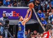 NG体育-库里连续十五场比赛得分超过爆冷，美国队挑战极限！的简单介绍