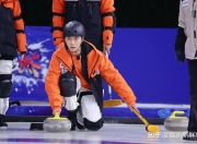 南宫体育-包含冰球赛场再起风云：东城风暴队火力全开辽东烈马队，新援首秀制胜保级形势悄然变化的词条