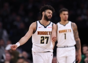 南宫体育-穆雷重返赛场，大比分获胜首场状态出色，湖人观众沸腾！热度持续攀升(胜算穆丹乌拉是个什么任务)